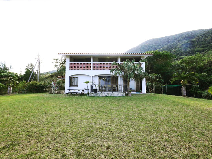 敷地面積は2584uと広大で建物面積は169u